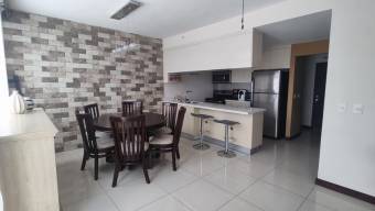 Se vende espacioso apartamento amoblado en condominio de Hatillo de San José 24-1867