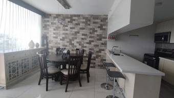 Se vende espacioso apartamento amoblado en condominio de Hatillo de San José 24-1867