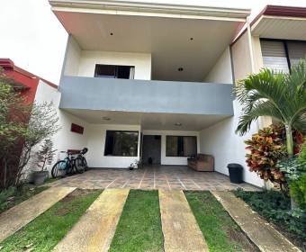 Casa a la venta en condominio Agua Clara en Alajuela.