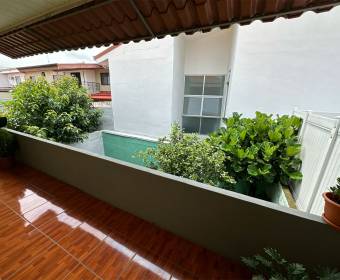 Casa a la venta en condominio Agua Clara en Alajuela.