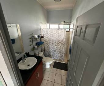 Casa a la venta en condominio Agua Clara en Alajuela.