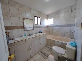 Venta de Casa en Pozos, Santa Ana. RAH 24-1471