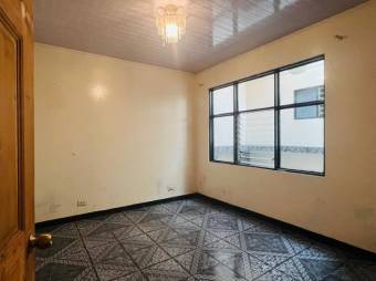 Se vende espaciosa casa con excelente ubicación en Mercedes de Heredia 25-6