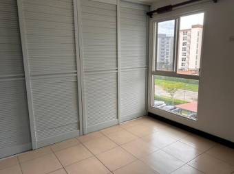 Se alquila espacioso apartamento con terraza en San Rafael de Alajuela 24-1878