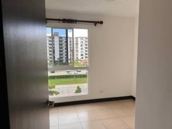 Se alquila espacioso apartamento con terraza en San Rafael de Alajuela 24-1878