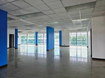 Se alquila amplio espacio de oficina de 410m2 en Curridabat de San José 24-1891