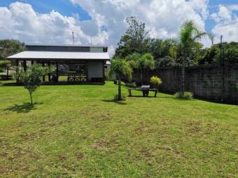 Se vende lote con 180m2 en condominio de Alajuela Centro 24-1900