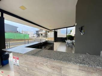 Se vende lote de 194m2 en exclusivo condominio de Brasil en Santa Ana 24-1883