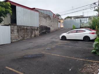 Se vende lote 221m2 con uso de suelo mixto en San Pedro de Montes de Oca 24-1898