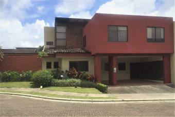 Se Vende Casa en Condominio Hacienda de la Ribera, Heredia