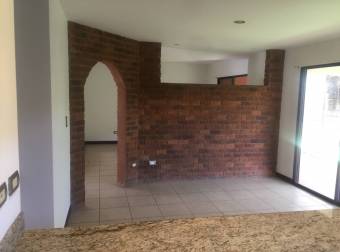 Se Vende Casa en Condominio Hacienda de la Ribera, Heredia