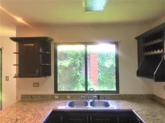 Se Vende Casa en Condominio Hacienda de la Ribera, Heredia