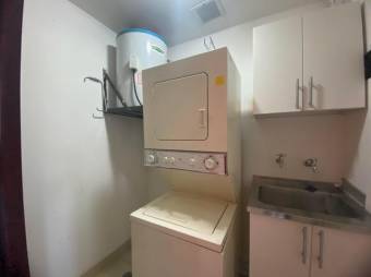 Se alquila amoblado apartamento en condominio de Santa Ana Centro 25-21