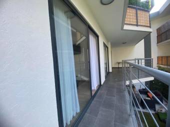 Se vende modernos apartamento en condominio de Piedades en Santa Ana 25-20