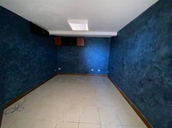 Se vende amplio local comercial con 4 oficinas en Uruca de Santa Ana 24-578, $ 180,000, 2, San José, Santa Ana