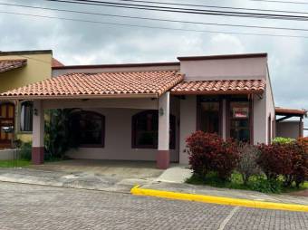 Se vende espaciosa casa en condominio de San Francisco en Heredia 24-1880