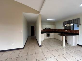 Se vende espaciosa casa en condominio de San Francisco en Heredia 24-1880