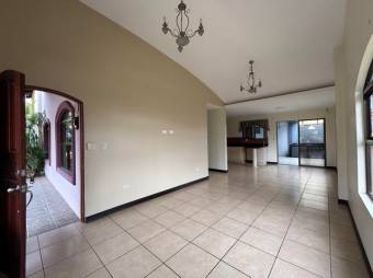 Se vende espaciosa casa en condominio de San Francisco en Heredia 24-1880