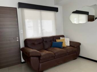 Se vende moderna casa de 2 plantas en condominio de Anselmo Llorente 25-16