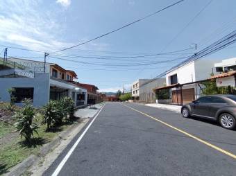 Se vende lote de 426m2 con uso de suelo residencial en Curridabat de San José 24-1915