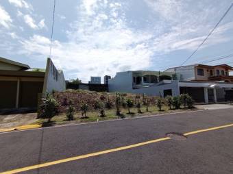 Se vende lote de 426m2 con uso de suelo residencial en Curridabat de San José 24-1915