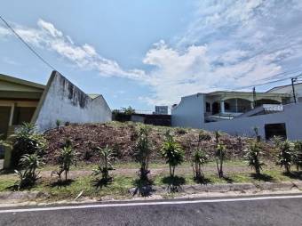 Se vende lote de 426m2 con uso de suelo residencial en Curridabat de San José 24-1915