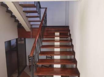 Se vende amplia propiedad con espacio de oficinas en Los Yoses de San José 23-1125, $ 290,000, 4, San José, San José