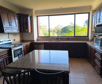 Apartamento a la venta en Jaboncillos Escazú.