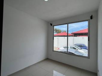 Se vende local con 4 apartamentos para inversión en San Rafael de Heredia 23-968, ₡ 195,000,000, 5, Heredia, San Rafael