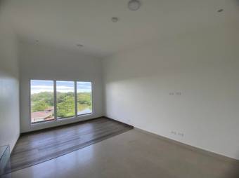 Se vende apartamento con terraza en condominio de Jaco en Garabito 24-1887