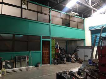 Se vende amplia bodega de 331m2 en San Francisco 2 Ríos de San José 23-1475