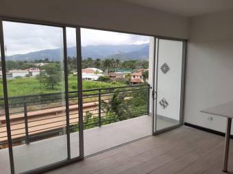 Se vende condominio para inversión ya alquilado con 5 casas y 15 apartamentos en Lindora 23-3249