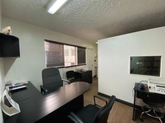 Se vende local de 580m2 con 14 consultorios u oficinas en Merced de San José 23-2823, $ 571,000, 14, San José, San José