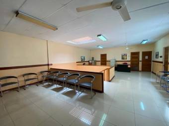 Se vende local de 580m2 con 14 consultorios u oficinas en Merced de San José 23-2823, $ 571,000, 14, San José, San José