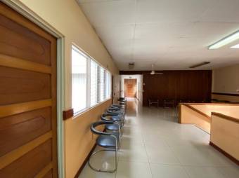 Se vende local de 580m2 con 14 consultorios u oficinas en Merced de San José 23-2823, $ 571,000, 14, San José, San José