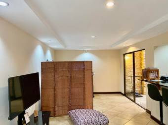 Se vende moderna casa con patio y terraza en condominio de Sanata Ana en San José 25-31 