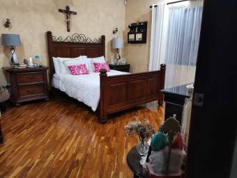 Venta de Casa en Escazú, San José. RAH 23-516