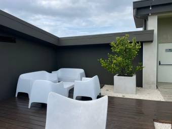 Se vende moderno y espacioso apartamento con terraza en Curridabat de San José 25-57