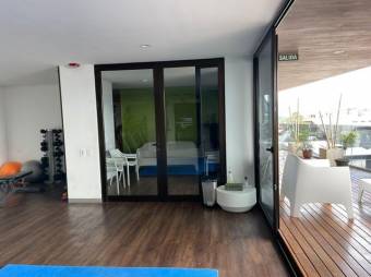 Se vende moderno y espacioso apartamento con terraza en Curridabat de San José 25-57