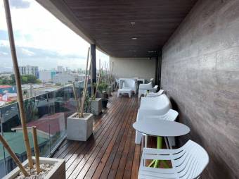 Se vende moderno y espacioso apartamento con terraza en Curridabat de San José 25-57