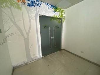 Se vende amplio local de 2 plantas en Santa Ana de San José 23-2548, $ 850,000, 3, San José, Santa Ana