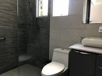 Se vende moderna casa con piscina y acabados de lujo en San Juan de La Unión 24-1625