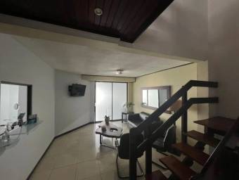 Escazú, San Rafael-Casa independiente a la venta de dos pisos en Escazú, muy cerca del Country Club