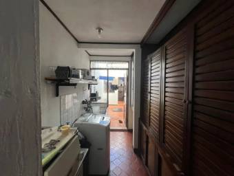 Escazú, San Rafael-Casa independiente a la venta de dos pisos en Escazú, muy cerca del Country Club