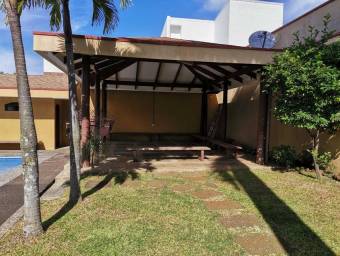 Venta de Casa en Ulloa, Heredia. RAH 23-1579