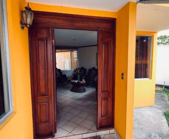 Casa a la venta en Cariari, Heredia.