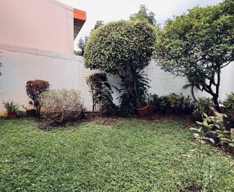 Casa a la venta en Cariari, Heredia.