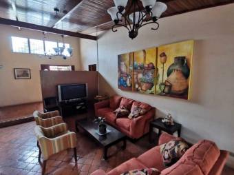 Se vende amplio hotel con 2,400m2 de lote en San Joaquín de Flores 23-1216, $ 1,150,000, 32, Heredia, Flores