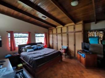 Se vende amplio hotel con 2,400m2 de lote en San Joaquín de Flores 23-1216, $ 1,150,000, 32, Heredia, Flores