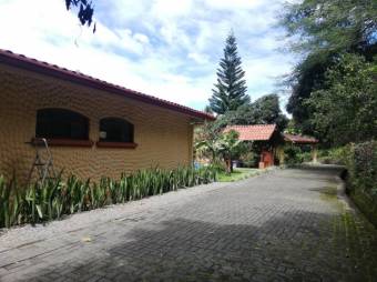 Se vende amplio local con 2,434m2 de lote para inversion en Brasil de , $ 1,195,000, 10, San José, Santa Ana